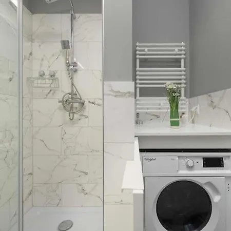 New, Stylish And Fully Equipped Near The Center *