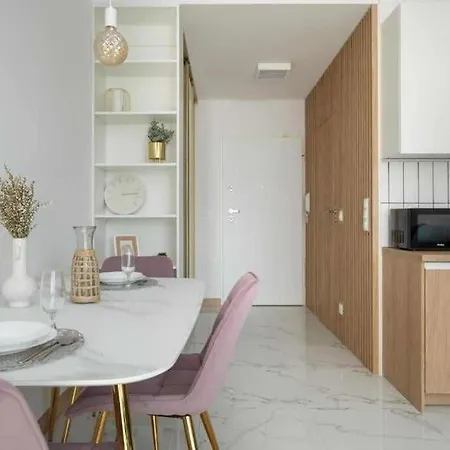 New, Stylish And Fully Equipped Near The Center Wroclaw